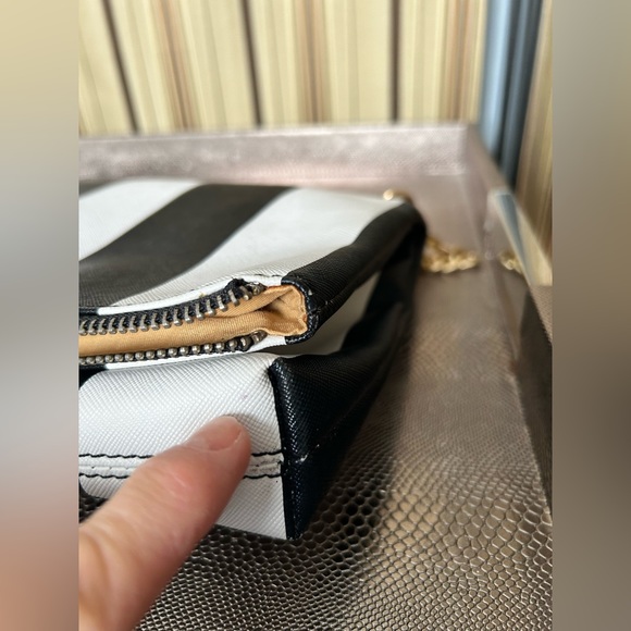 Inzi black and white bag with gold chain strap - Picture 10 of 11